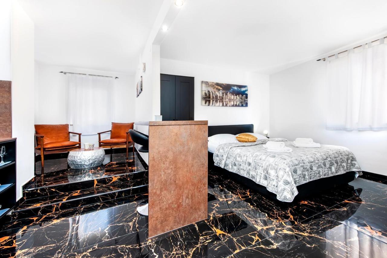 Dolce Studio Apartmani ロヴィニ エクステリア 写真